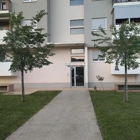 Amazing River View Apartment Podgorica