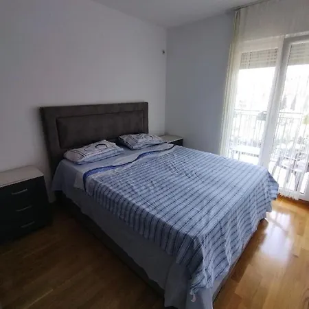 Amazing River View Apartment Podgorica